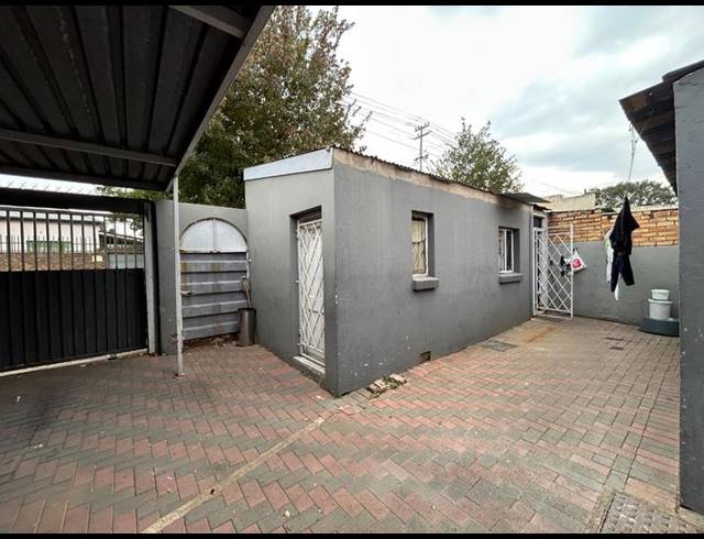 10 BEDROOM HOUSE FOR SALE IN ROSETTENVILLE